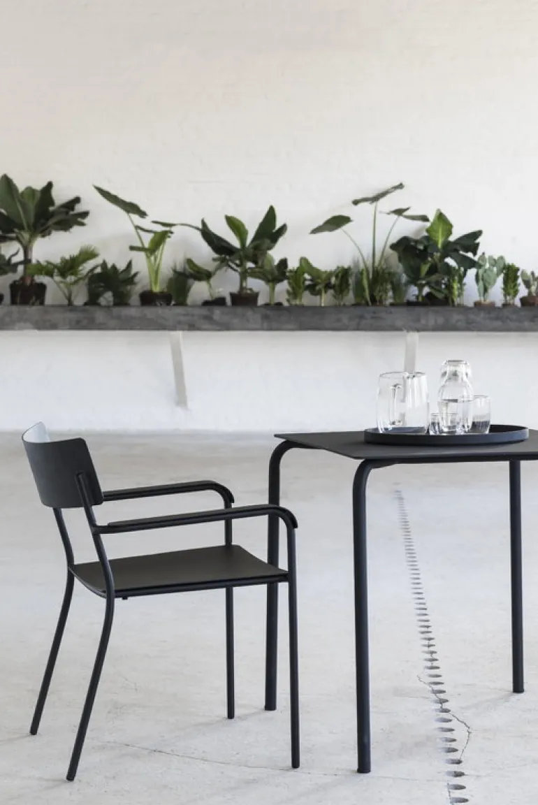 Serax August table, black