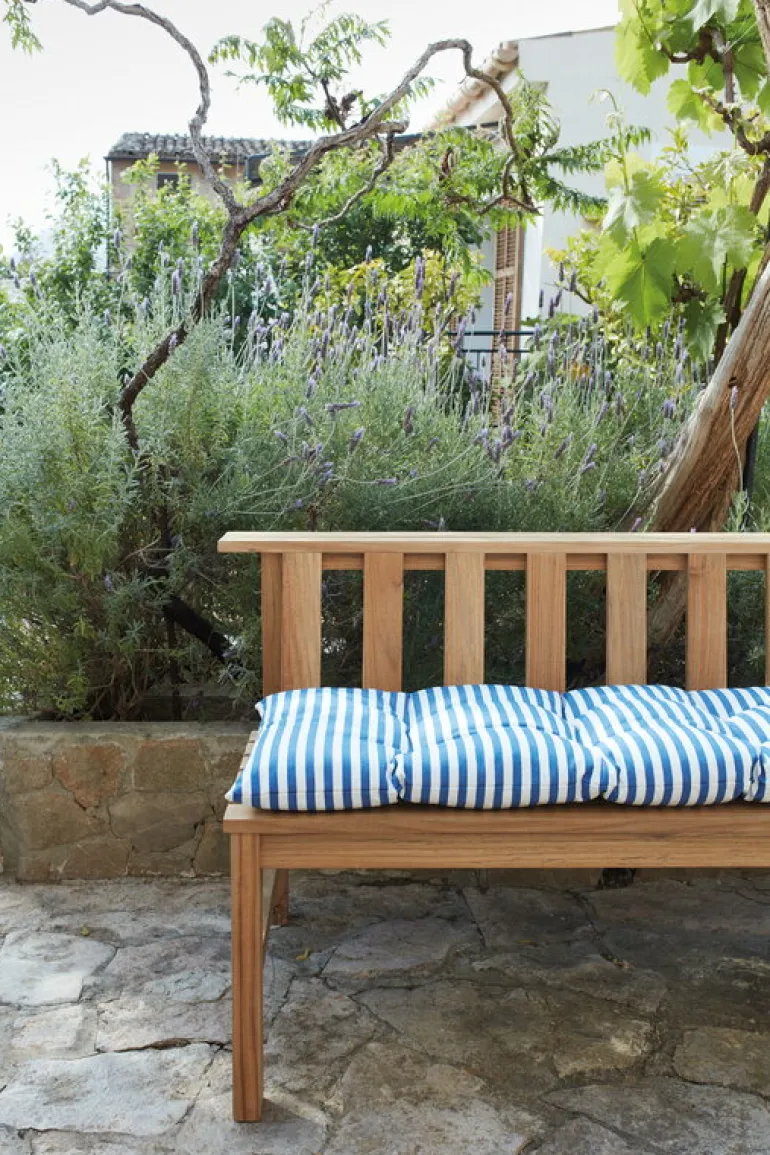 Skagerak Barriere outdoor cushion, 125 x 43 cm, sea blue stripe