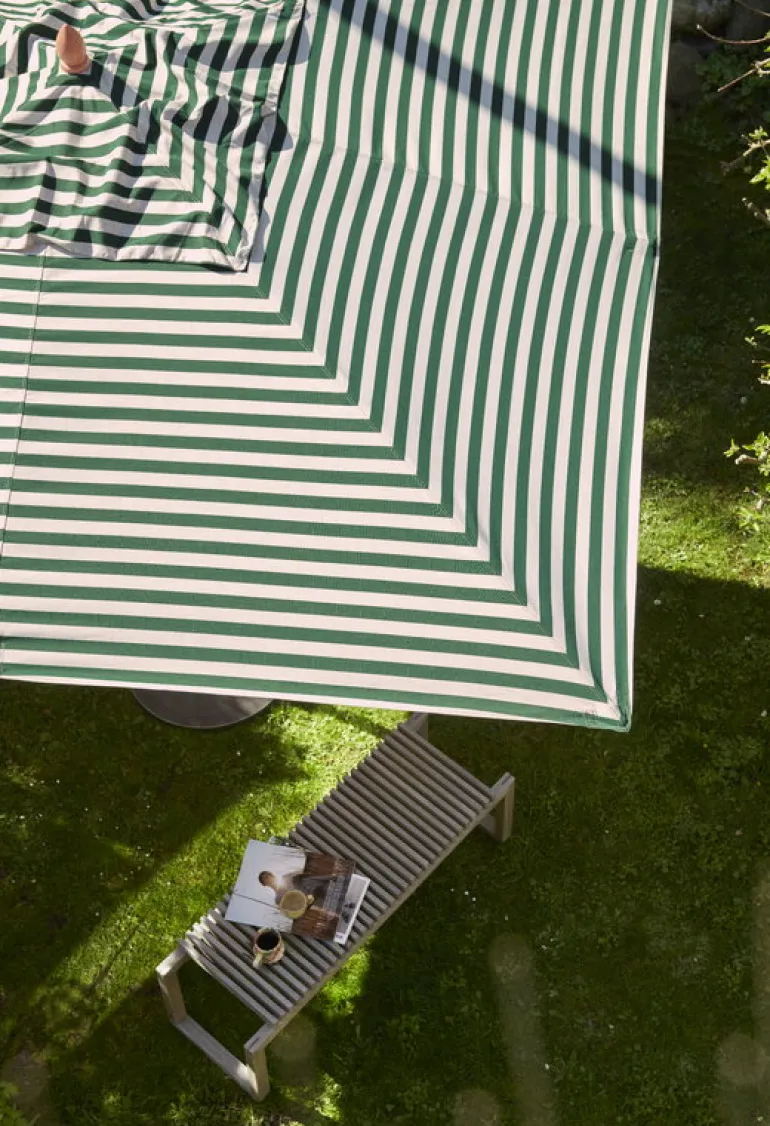 Skagerak Messina umbrella 300 x 300 cm, light apricot - dark green