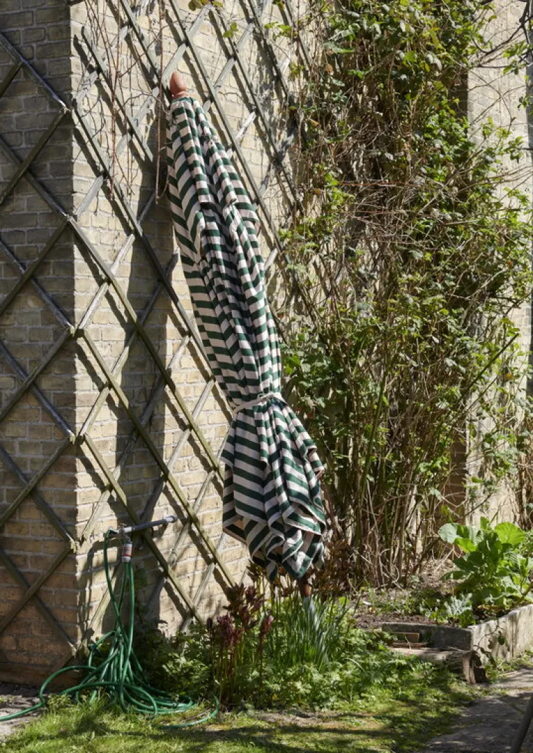 Skagerak Messina umbrella 300 x 300 cm, light apricot - dark green