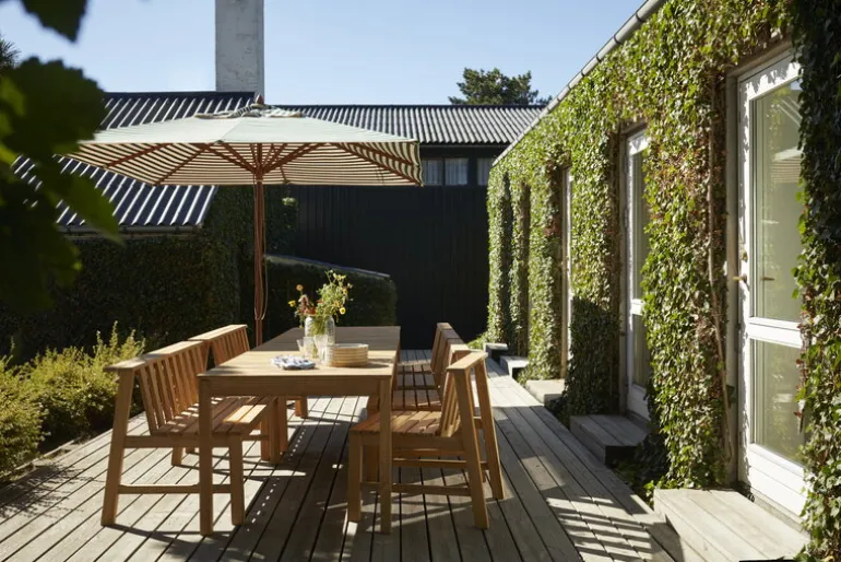 Skagerak Messina umbrella 300 x 300 cm, light apricot - dark green