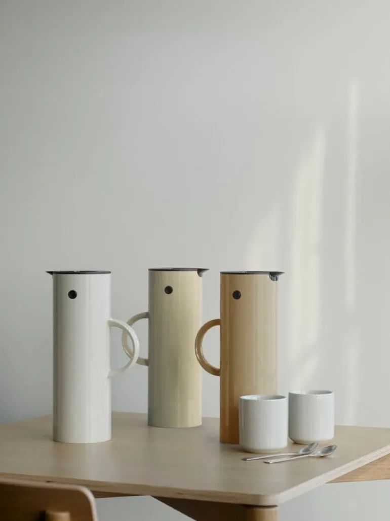 Stelton EM77 vacuum jug, 1,0 L, warm sand