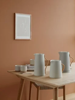 Stelton Emma vacuum jug for tea, soft sand