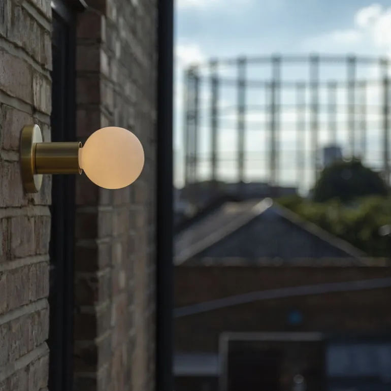 Tala Lochan wall lamp, brass