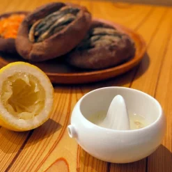 Tonfisk Design Oma lemon squeezer