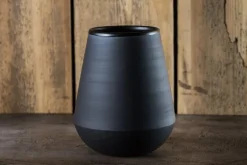 Vaidava Ceramics Eclipse vase, black