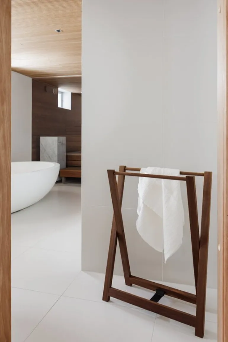 Vieser Lauha towel rack, brown oiled kebony