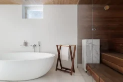 Vieser Lauha towel rack, brown oiled kebony