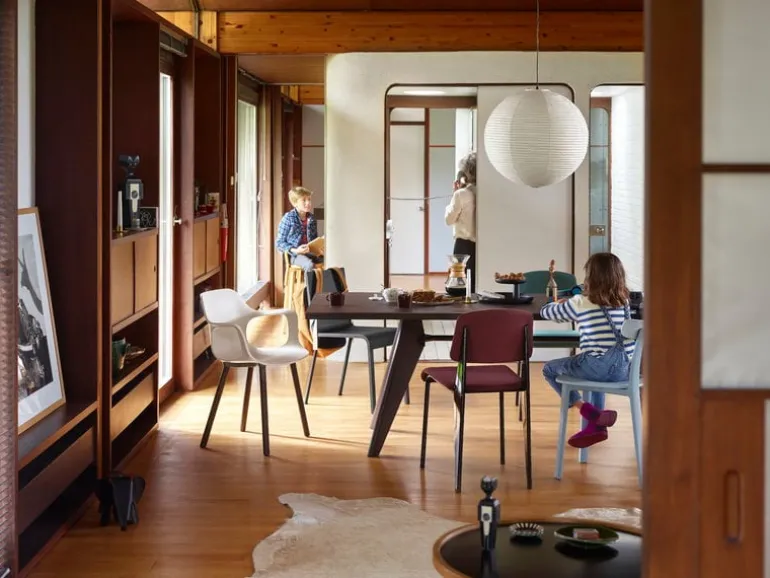 Vitra EM Table 240 x 90 cm, asphalt - Japanese red