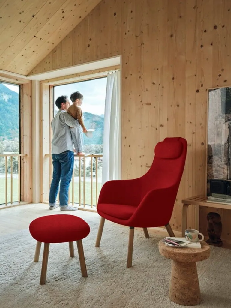 Vitra HAL lounge chair w/ loose cushion, Credo 16 red chilli - oak