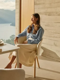 Vitra Mikado side chair, natural oak - Nubia 01 ivory/pearl