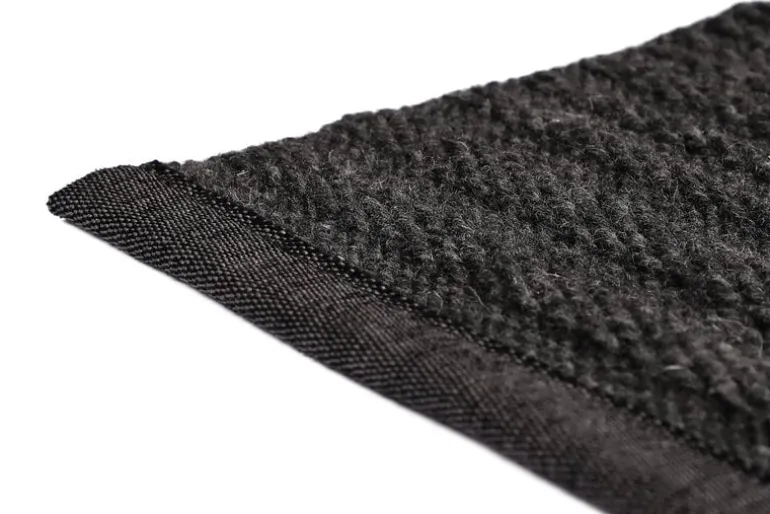 VM Carpet Duo Haiku rug, black