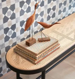 Warm Nordic Beak Bird, Low Heron, oak