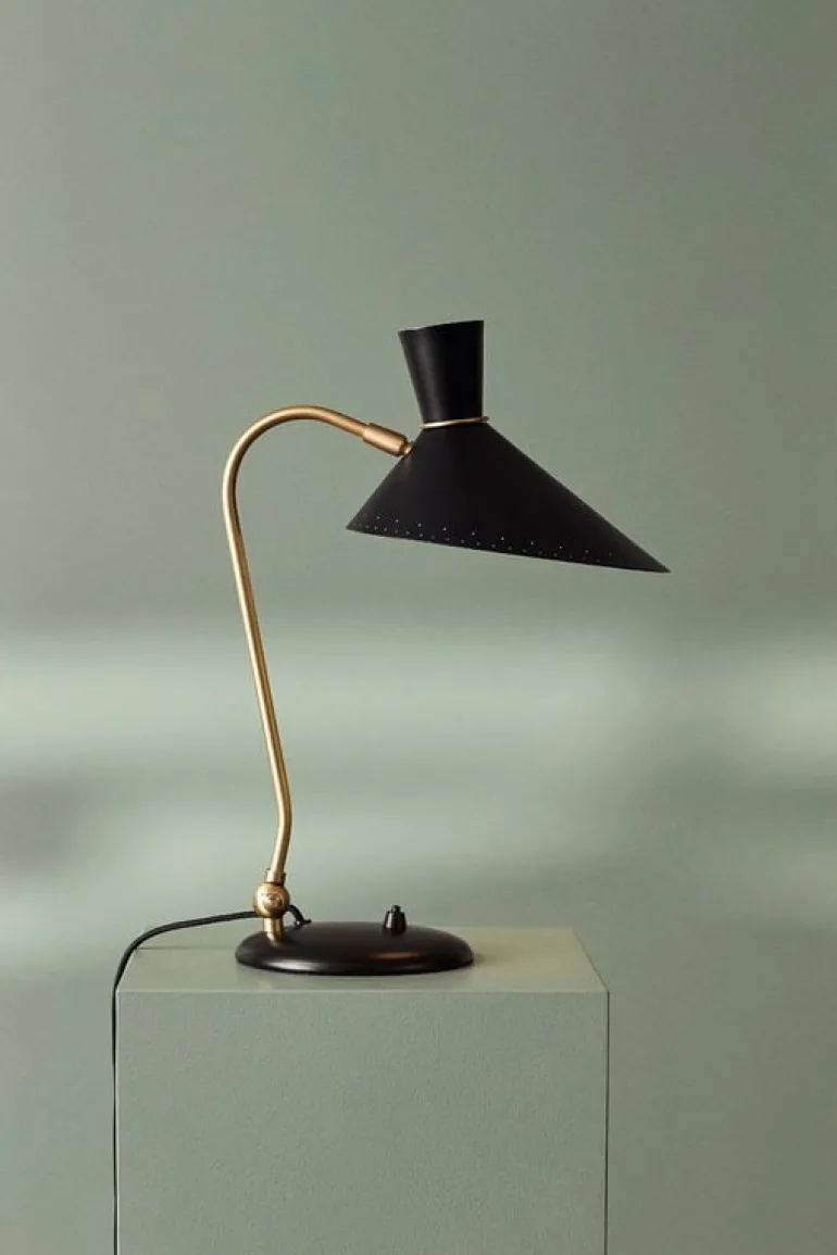 Warm Nordic Bloom table lamp, black