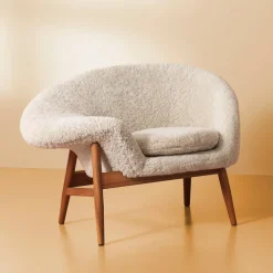 Warm Nordic Fried Egg lounge chair, Moonlight sheepskin