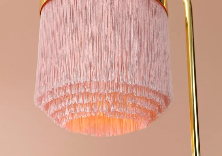 Warm Nordic Fringe table lamp, pale pink