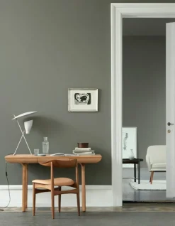 Warm Nordic Silhouette table lamp, white