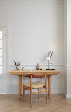 Warm Nordic Trombone table lamp, aluminium