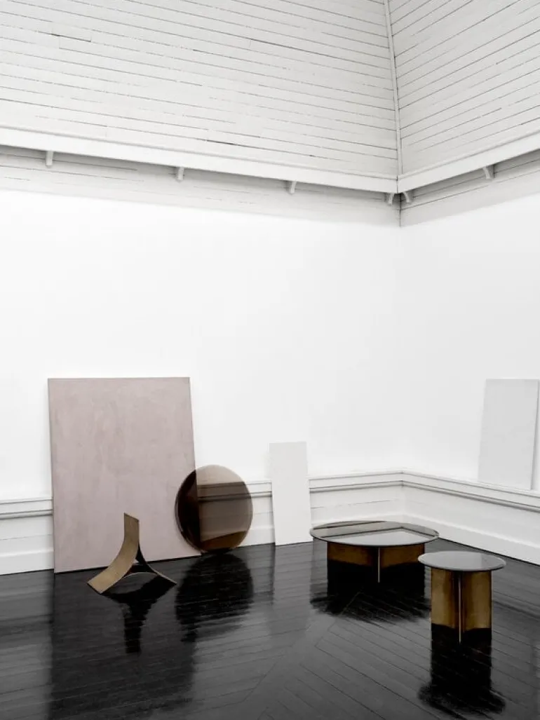 Wendelbo Arc coffee table, medium, brown glass - bronze patinated steel