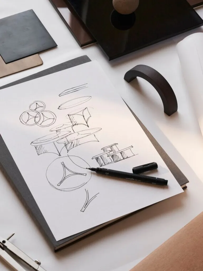 Wendelbo Arc coffee table, medium, brown glass - bronze patinated steel