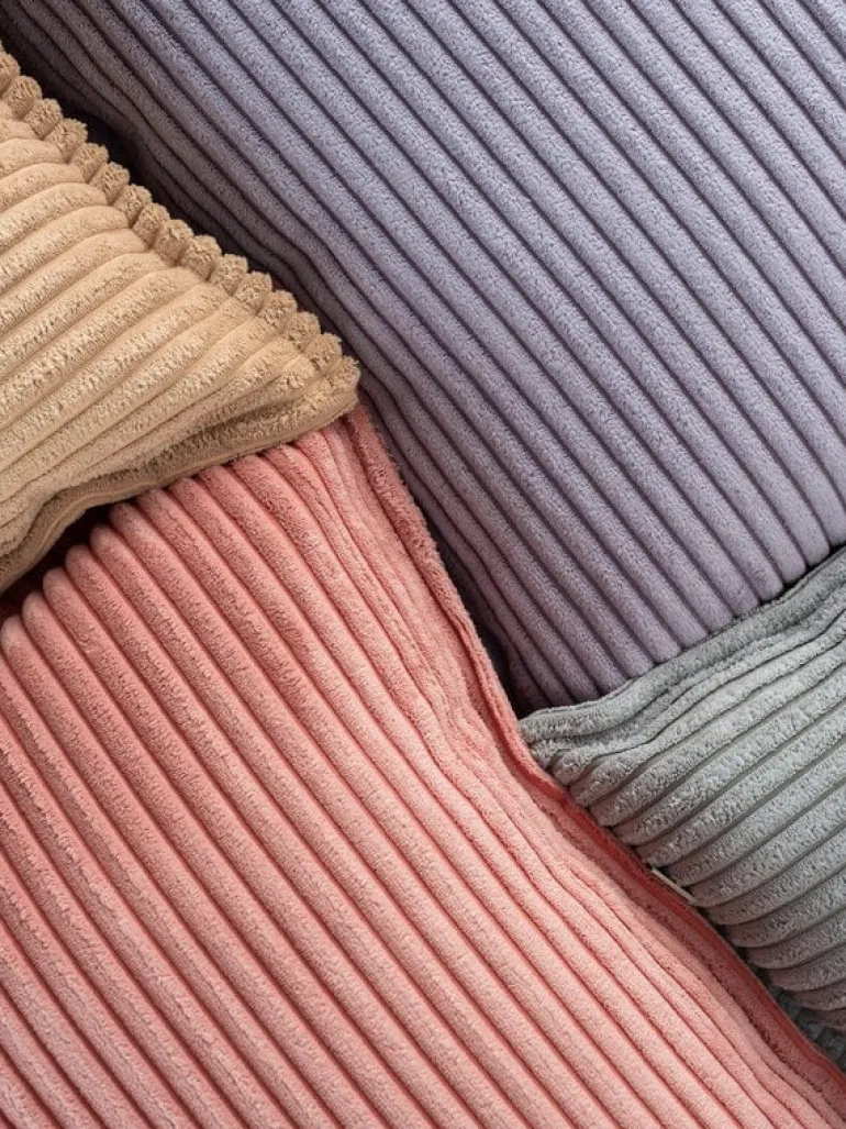 Wigiwama Big Lounger beanbag, pink mousse