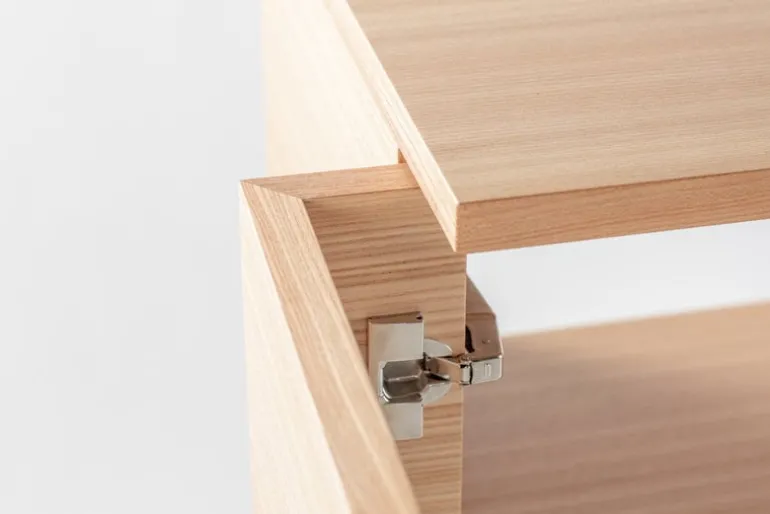 Wooden Credenza Tre cabinet