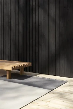 Woodnotes Beach In-Out rug, pearl grey - graphite