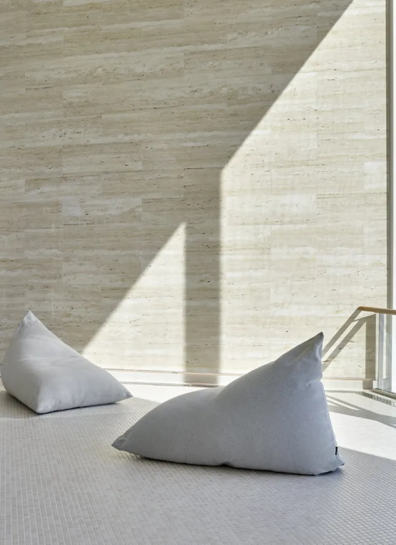 Woodnotes My Outdoor lounge chair, pearl grey