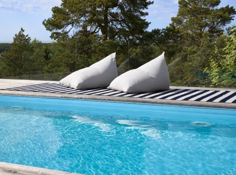 Woodnotes My Outdoor lounge chair, pearl grey