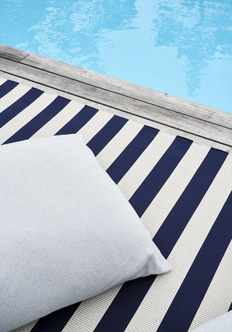 Woodnotes My Outdoor lounge chair, pearl grey