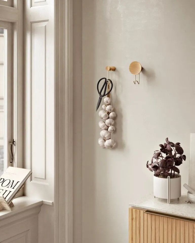 Woud Around wall hanger, large, white pigmented oak - brass