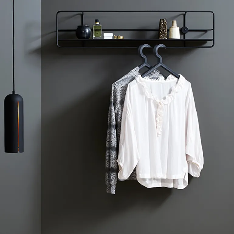 Woud Gap pendant, long, black