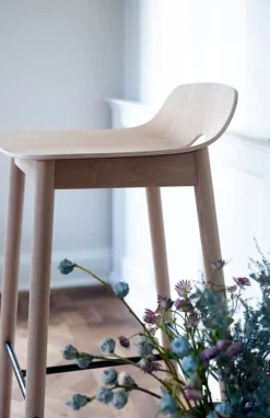 Woud Mono bar stool 65 cm, oak