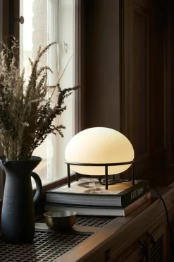 Woud Pump table lamp